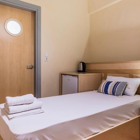 Fontana Luxury Rooms Mytilíni Екстериор снимка